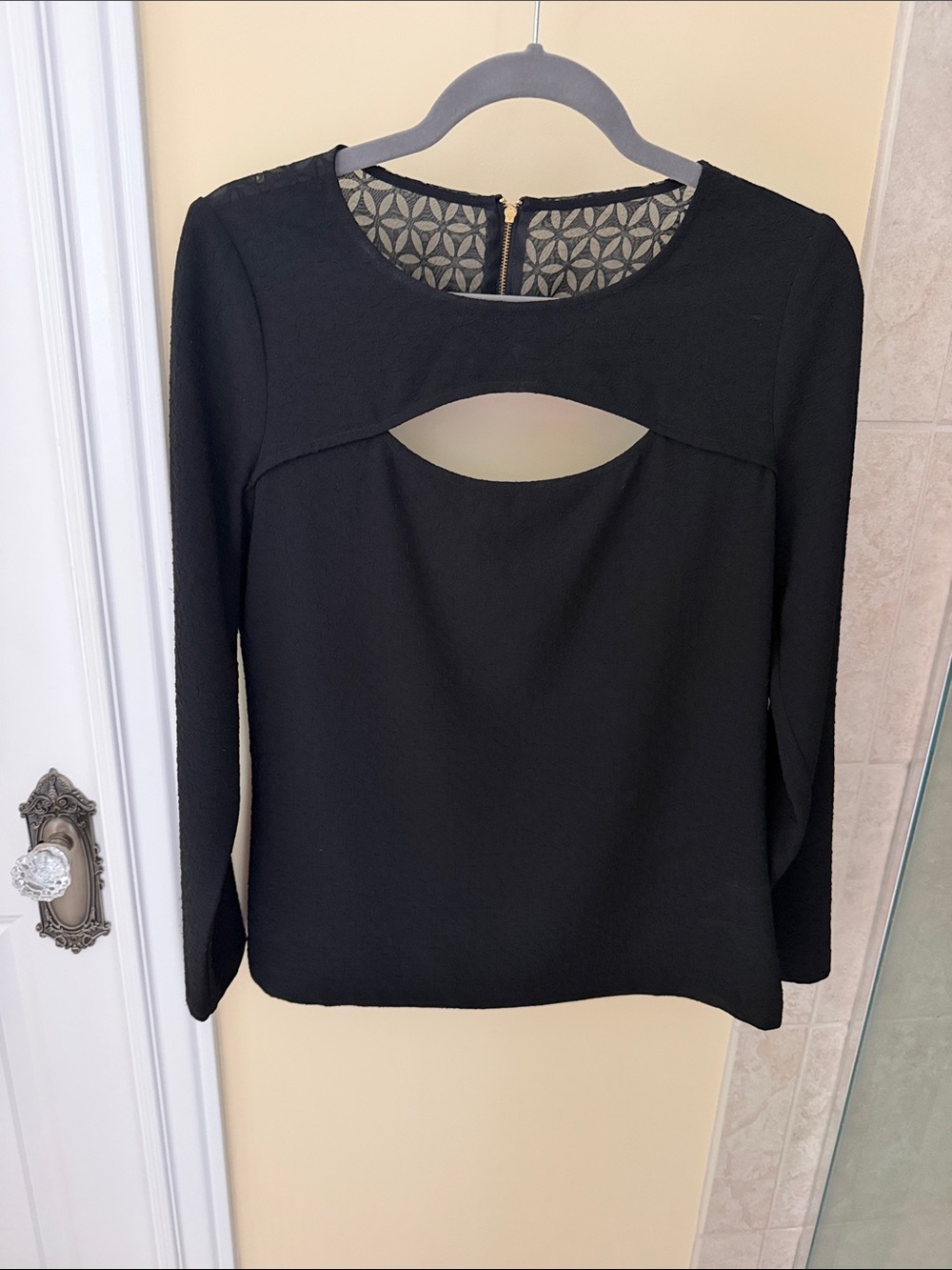 cooper & ella Black Long Sleeve knit top with Front and back Cutout Medium